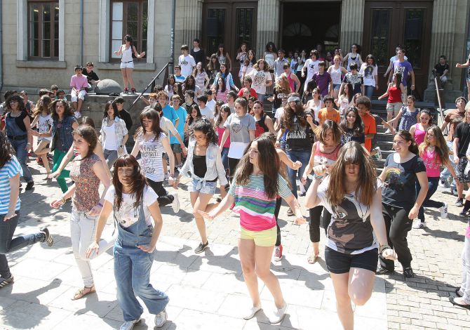 'Flashmob' junto al instituto Sagasta-3